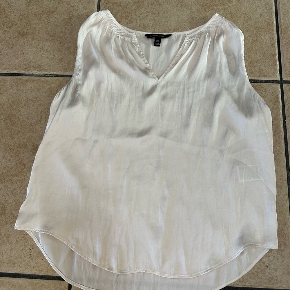Banana Republic White Sleeveless V-Neck Camisole